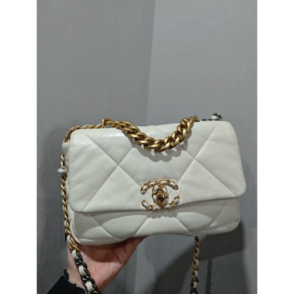Chanel Women Pre-Loved Bag Very Good Condition - Picture 3 of 7